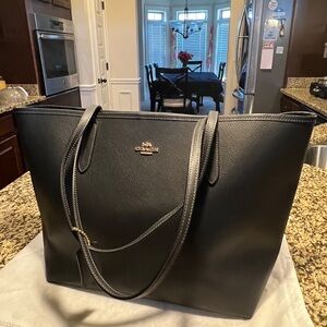 Coach Black Leather Tote Bag NEW WITHOUT TAGS!